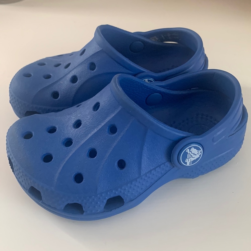 Toddler blue crocs / size 6 / size 7 / C6 / C7